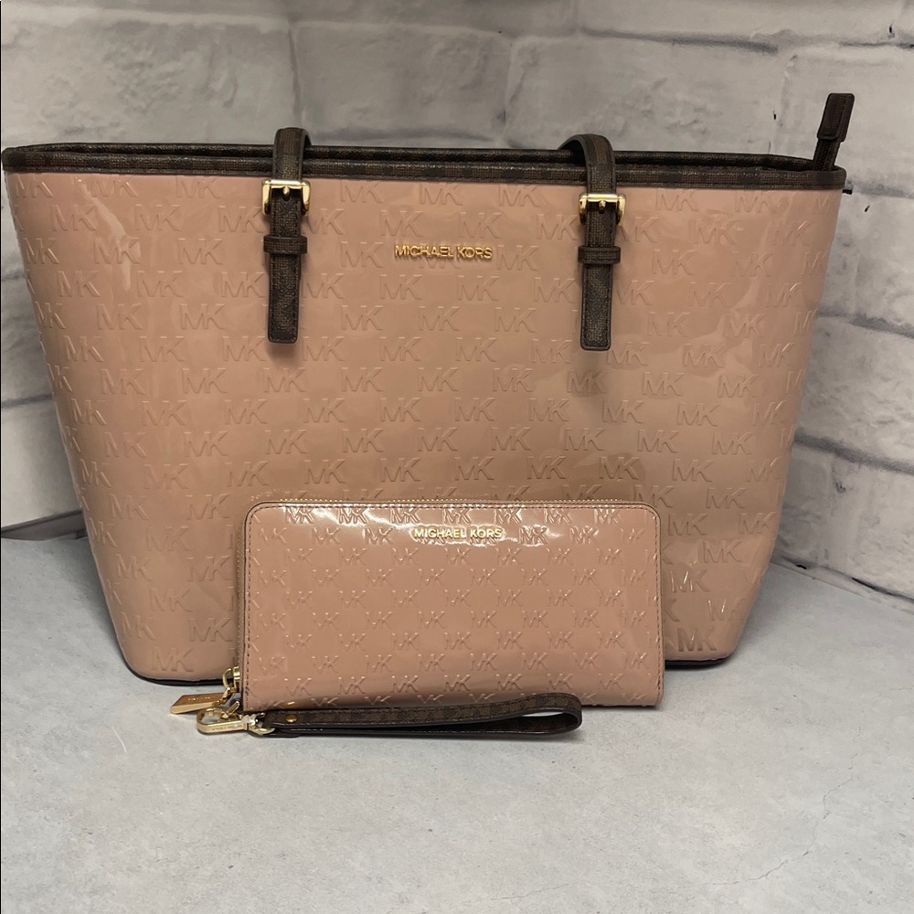 Michael Kors Embossed Patent Leather Tote & Wallet Fawn Pink/Brown - Picture 13 of 13